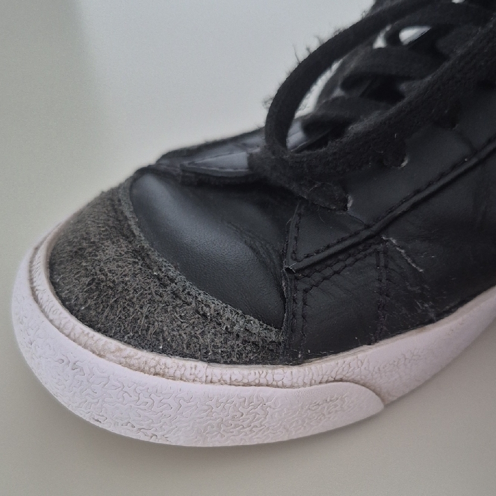 Nike Blazers Black High-Top Sneakers with White Swoosh and Gold Accents,Size US8 - Picture 15 of 15